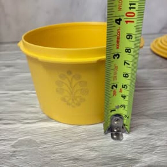 Lot Vintage Tupperware Canisters Servalier Nesting Yellow w/ Lids - Picture 12 of 13
